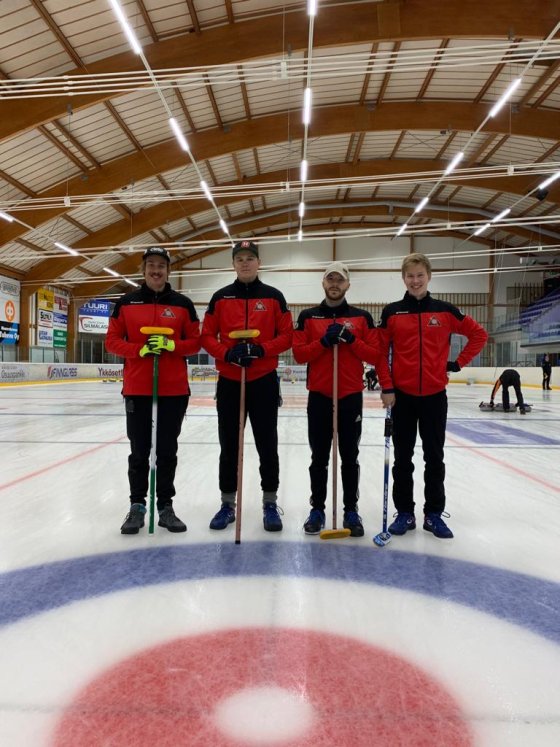 Hännisen joukkue Alavus-turnauksessa elokuussa 2022. Kuvasta puuttuu Leo Ouni.