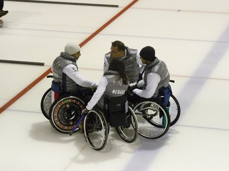 Italy discussing before last end against Denmark.JPG